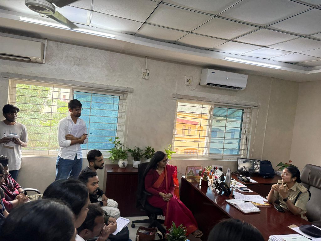 Journalism Students Gain Insight into Police Work, Narrative Power During Field Visit