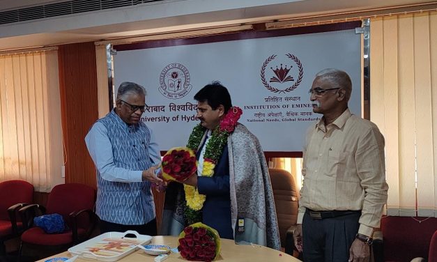 Shri P Sardar Singh bids Farewell to UoH