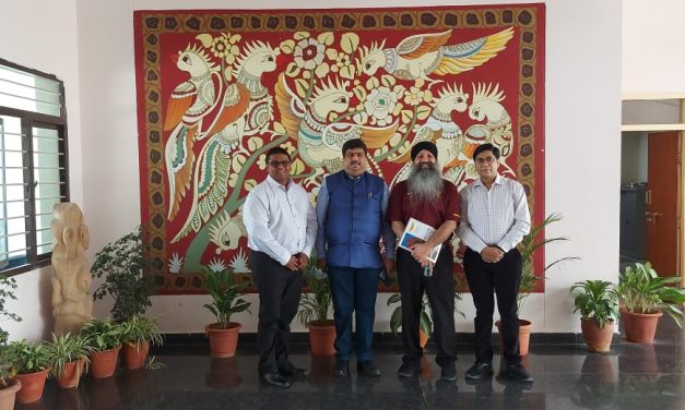 Delegation from Arizona State University visits UoH