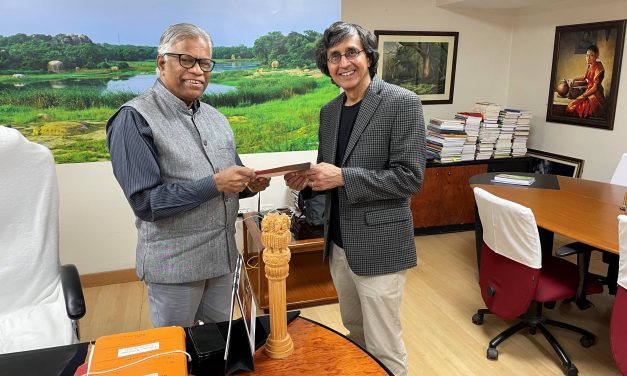 Prof. Viresh Rawal, an eminent Chemistry Professor from the University of Chicago, USA delivered a keynote address