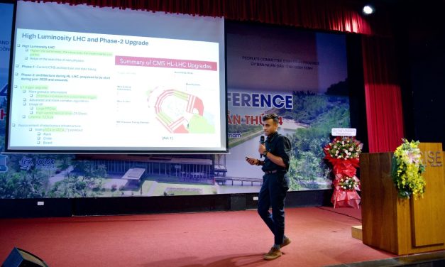 Piyush Kumar delivers talk at ICISE, Vietnam