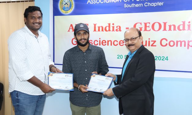 Deepak and Madhava win the APG Regional Quiz
