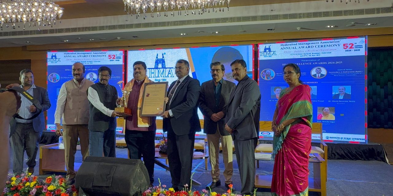 Prof. Chetan Srivastava Honoured with Academic Excellence Award
