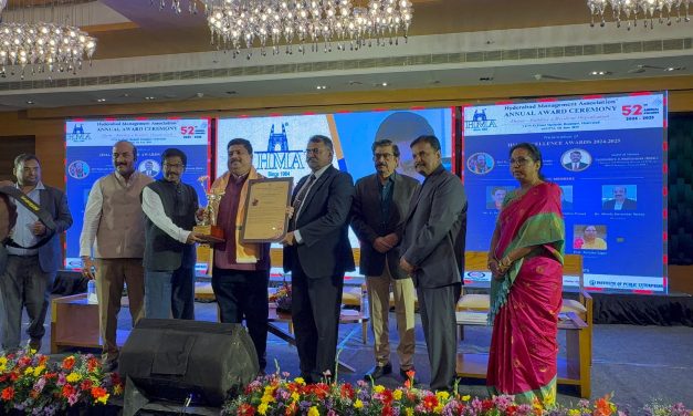 Prof. Chetan Srivastava Honoured with Academic Excellence Award